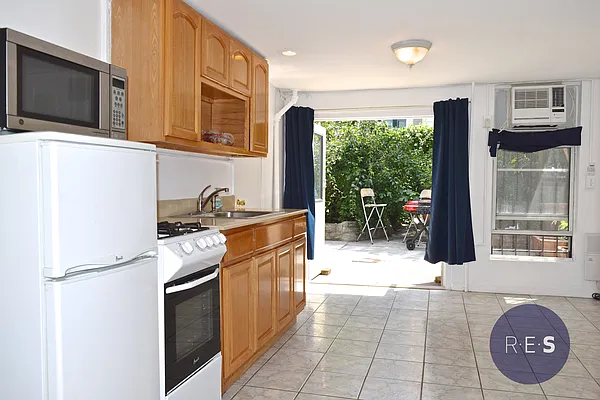 Rented by RES New York | media 18