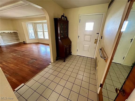 2nd image of 19 S Elruth Ave