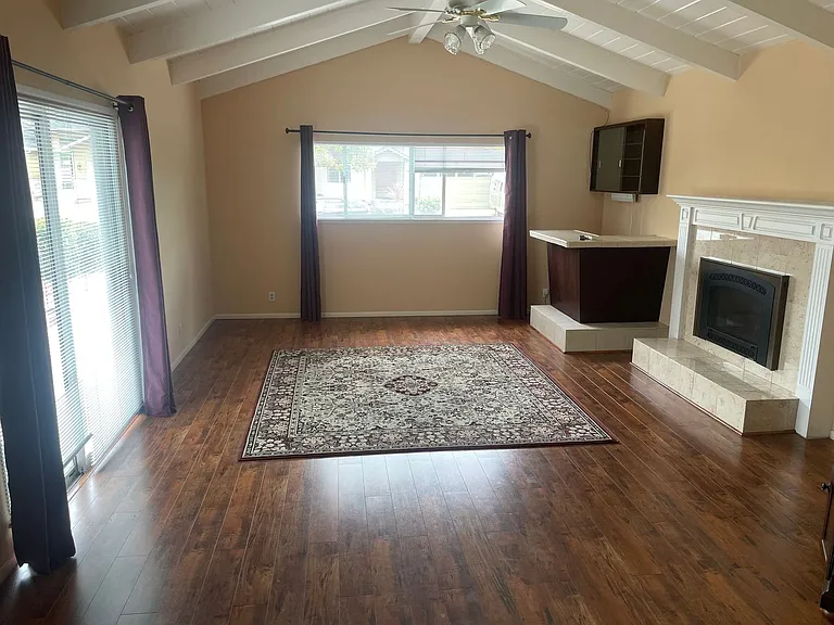18354 Vanderbilt Dr — Photo 3