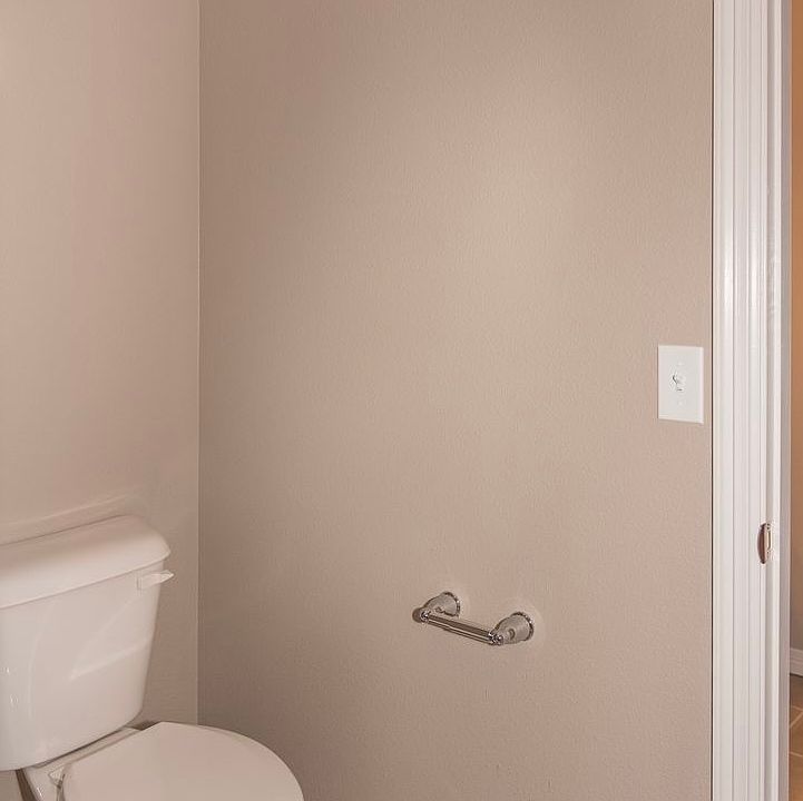 1st image of 521 Murphy Dr #B