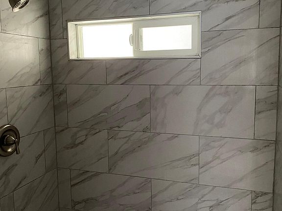 3rd image of 1433 Coolidge Ave #105