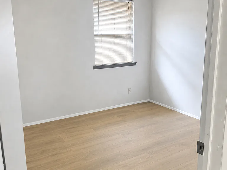 1532 N Maybelle Pl — Photo 3