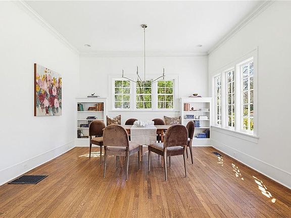 4th image of 212 Adams St