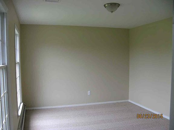5th image of 7 Concord Dr