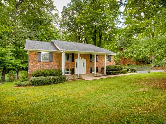 2nd image of 3918 Skyland Dr
