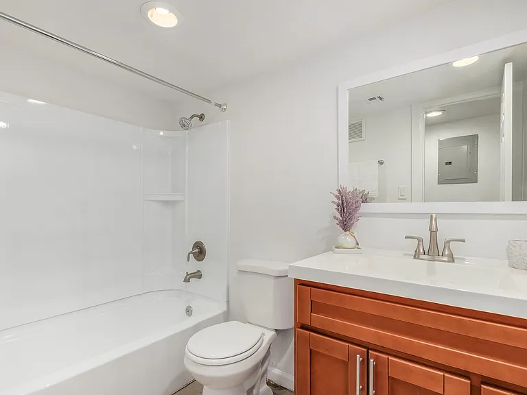 1835 E Don Carlos Ave — Photo 9