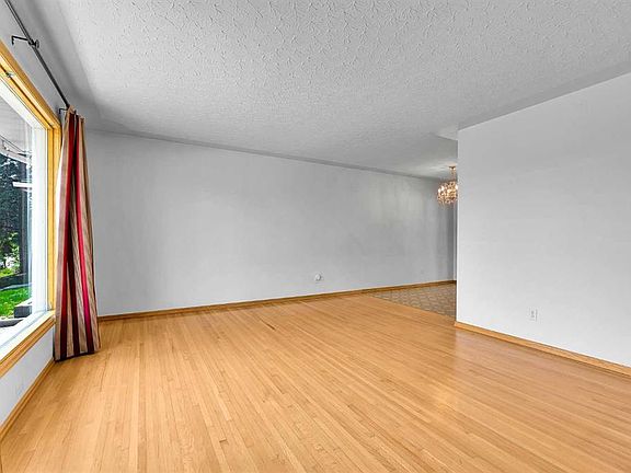 5th image of 5247 E Thomas St NE