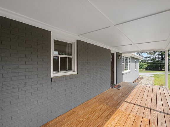 4th image of 94 Moore Hill Ln