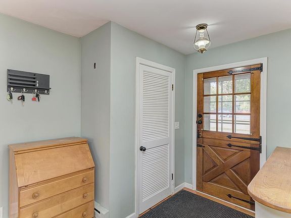 5th image of 221 E Woodworth Pl