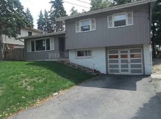 225 Zengele Ave, Aurora, IL 60505