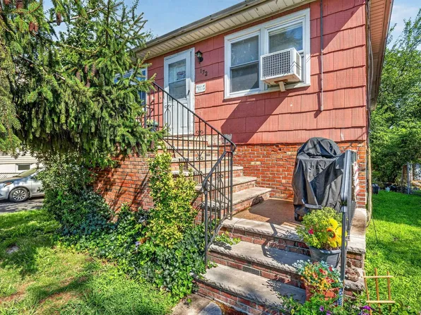 176 Meadow Ln, Secaucus, NJ 07094