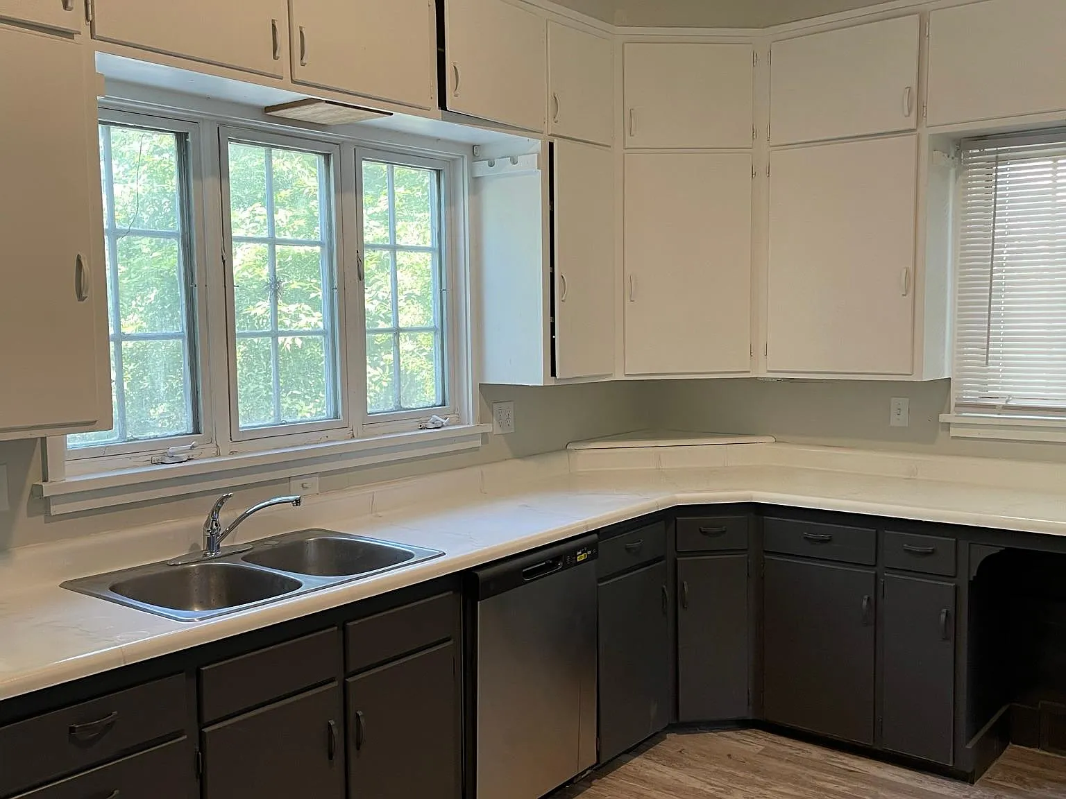 4 bed, 3156 sqft, $3,493 — Photo 2