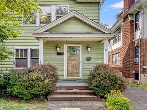 2nd image of 44 Walnut Cres