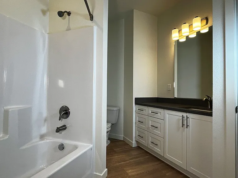 22025 NE HALSEY ST. — Photo 16