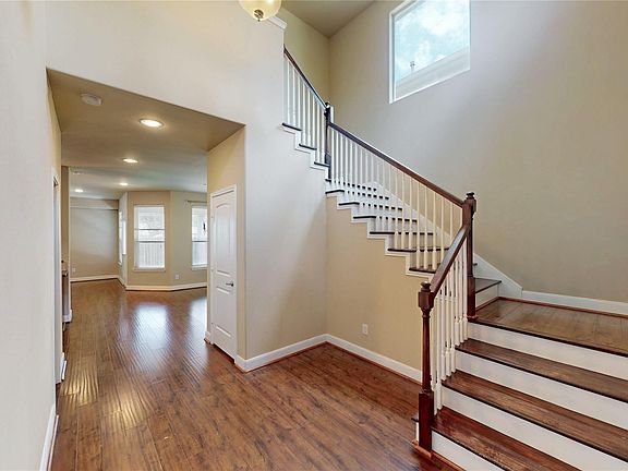 3rd image of 9230 Drewberry St