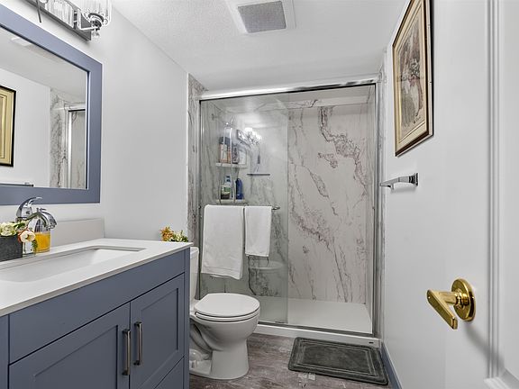 3rd image of 5375 Victory St #109