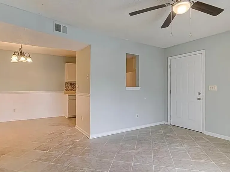 521 Mystic Dr — Photo 10