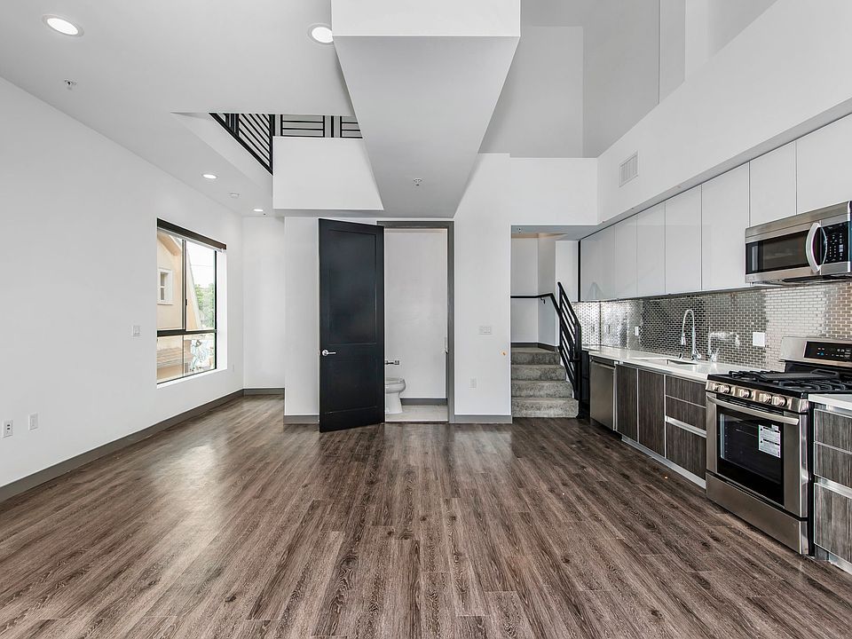 1st image of 5067 Romaine St #6