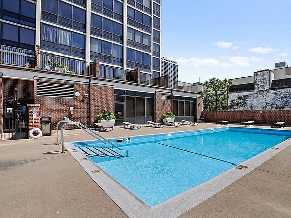 4th image of 1636 N Wells St APT 3304