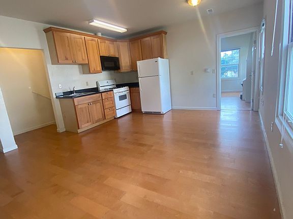 3rd image of 1120 Norwood Ave