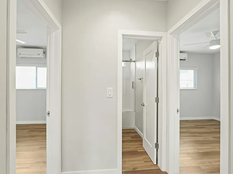 1352 W 36th St #2 — Photo 18