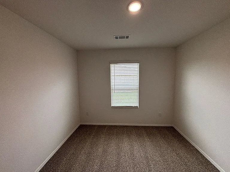 205 Preston Ln — Photo 5