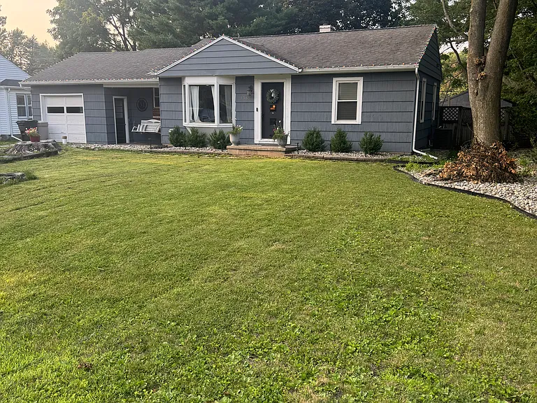 1365 James Ave — Photo 2