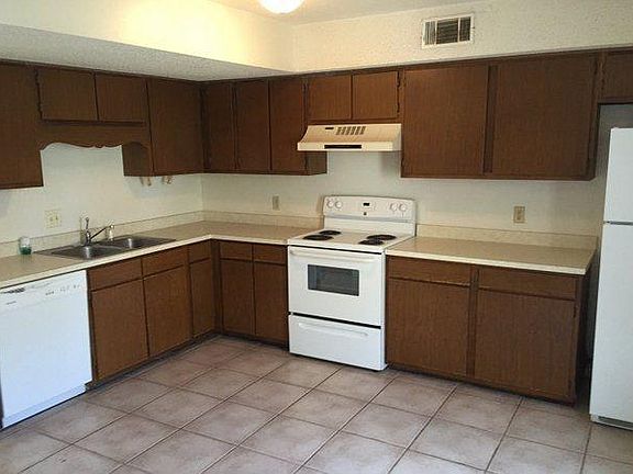 4th image of 700 Terrance Ct Unit E