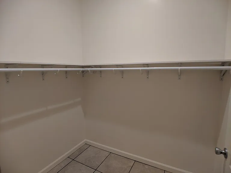 2435 S Dixie Dr — Photo 18