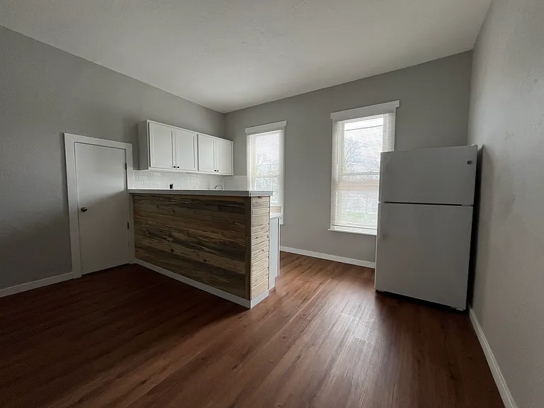 224 W Saint Louis St #B — Photo 5