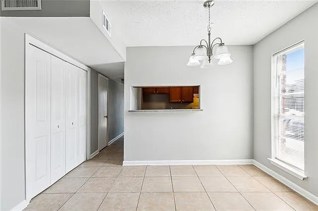 3 bed, 2.0 bath, 1380 sqft, $1,400 — Photo 3