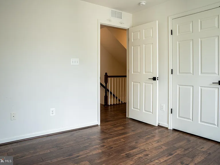 42243 Canary Grass Sq — Photo 30