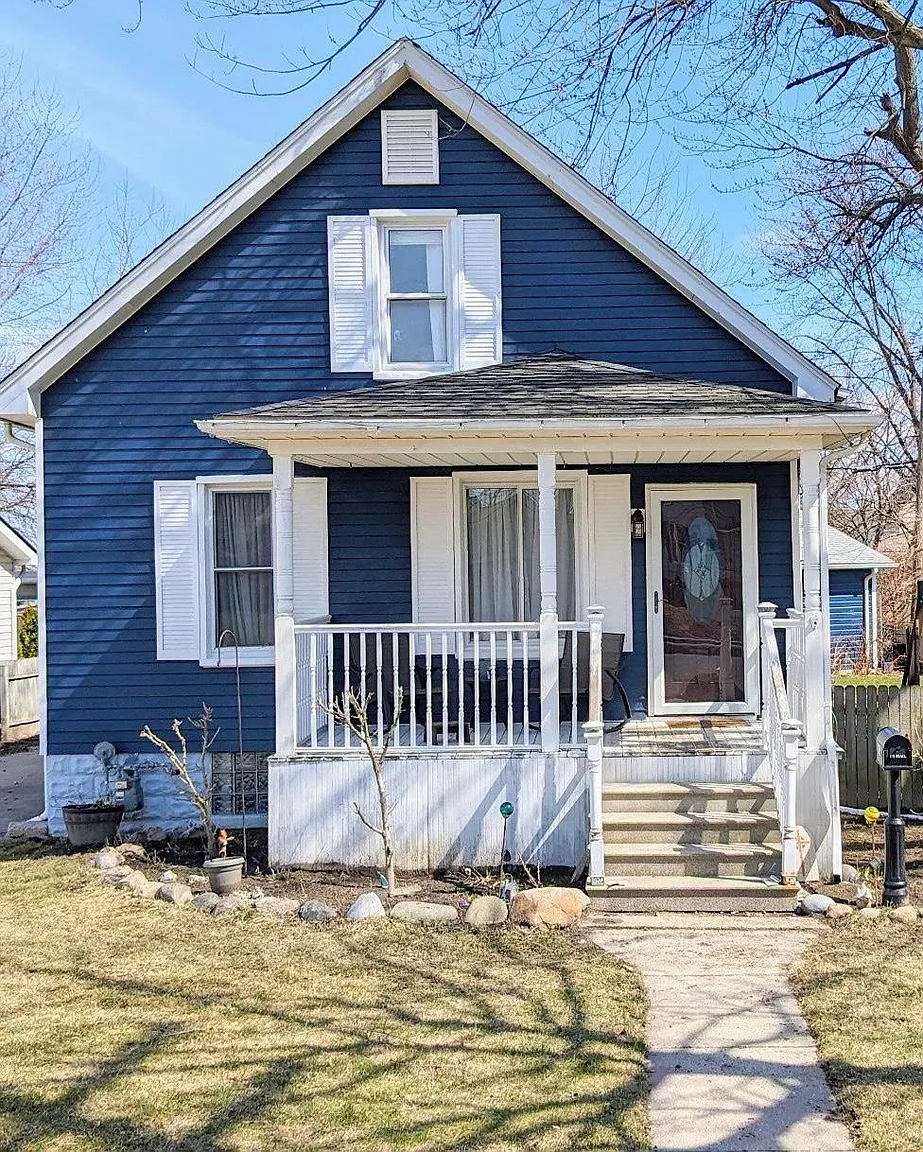 1311 Goffe St photo 1