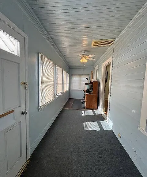 527 Alexander St — Photo 15