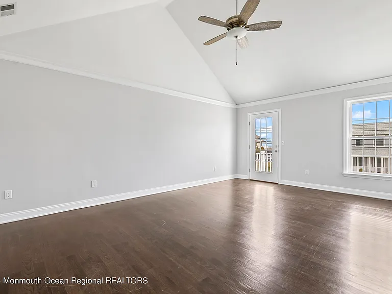 74 Seaview Ave — Photo 9