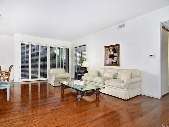 3rd image of 2276 S Beverly Glen Blvd Unit 103