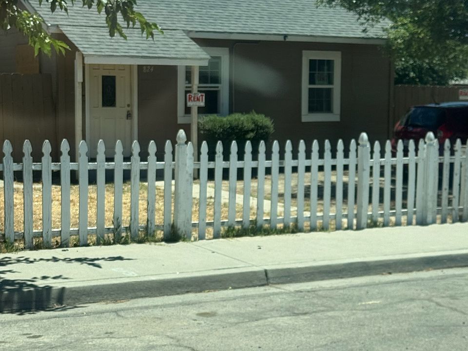 1st image of 824 E Merced St