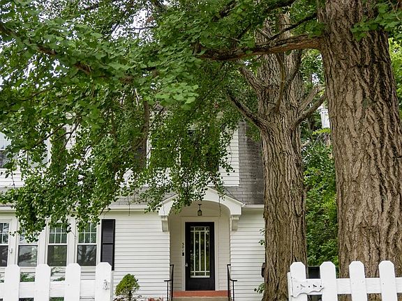 3rd image of 501 E Chestnut St