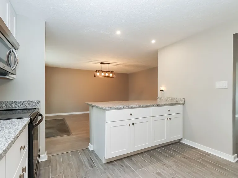 531 Ashwood Dr — Photo 9
