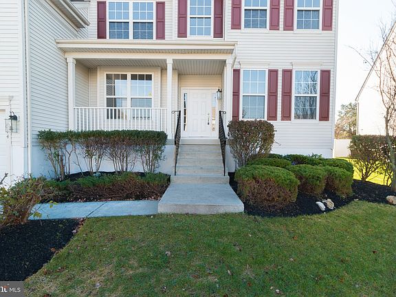 2nd image of 614 Bainbridge Dr