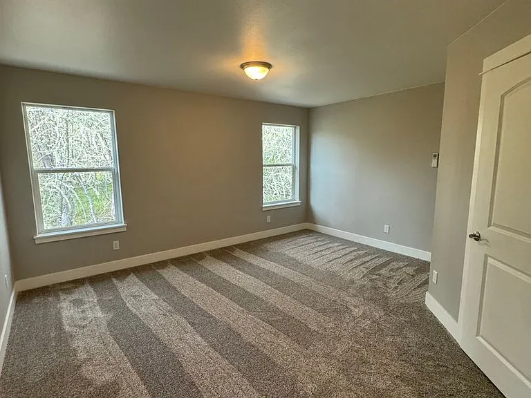 1720 NE Alameda Ave — Photo 6