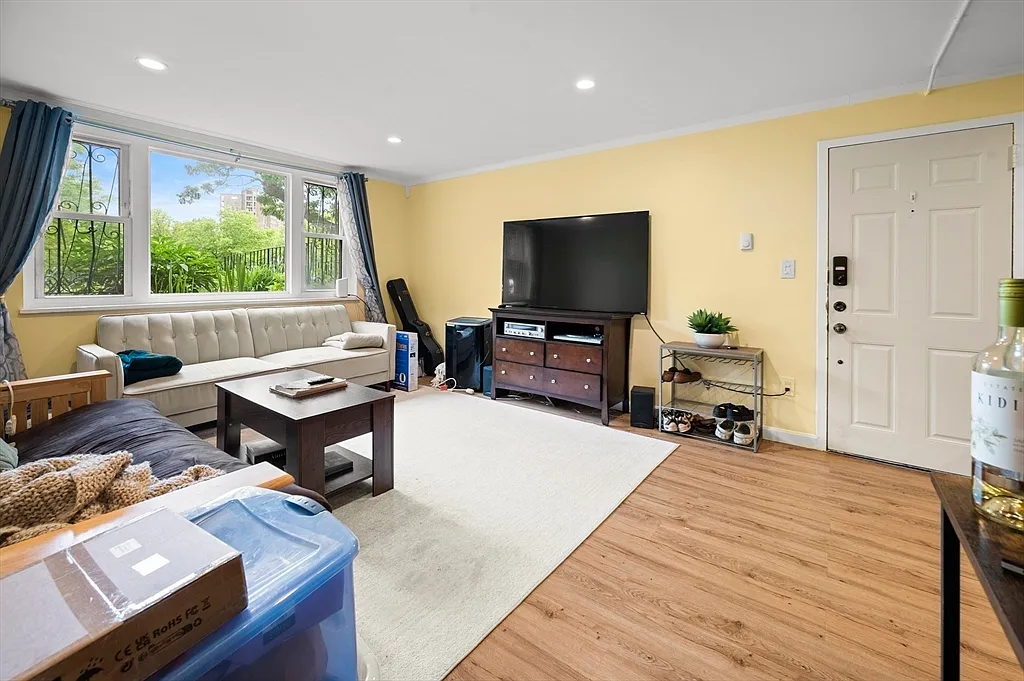 2 bed, 714 sqft, $2,500 — Photo 4