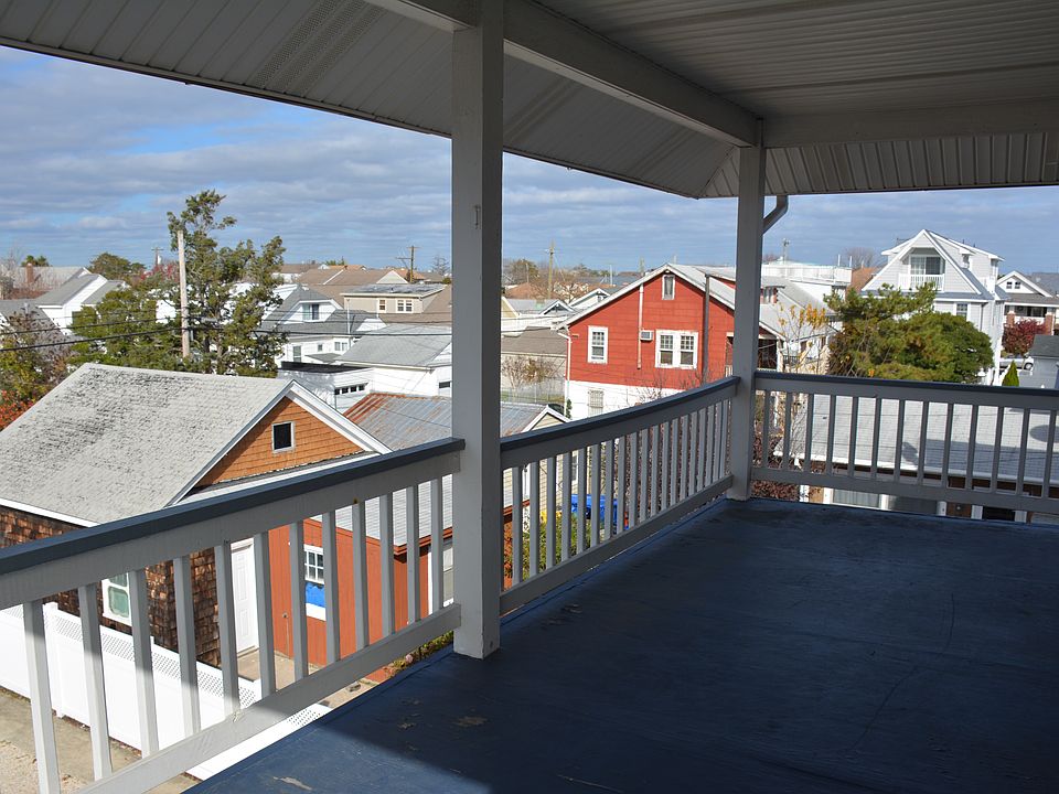 private 8' x 22' balcony