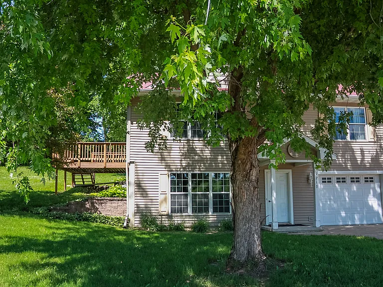1213 E Bremer Ave #1213 — Photo 3
