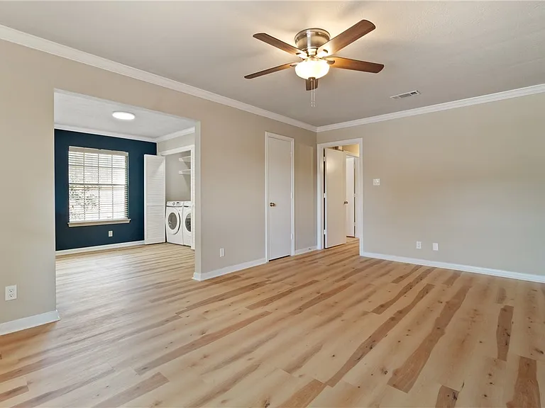 2100 Southwood Dr #4 — Photo 18
