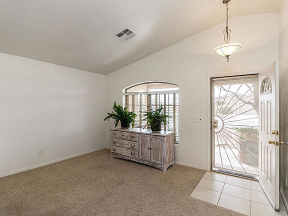2nd image of 847 E Brookfield Cir