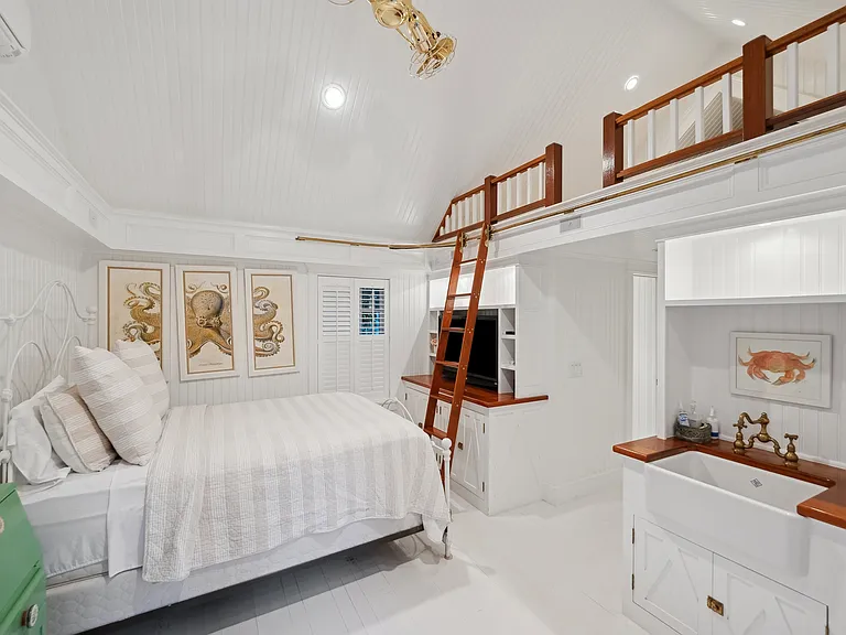 54 Manor Ln S — Photo 14