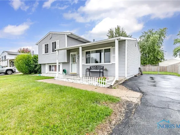 3208 Flame Dr, Oregon, OH 43616