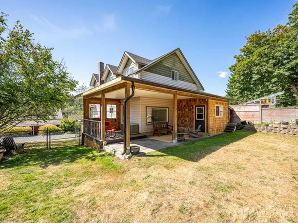 2612 Dunsmuir Ave, Cumberland, BC V0R 1S0