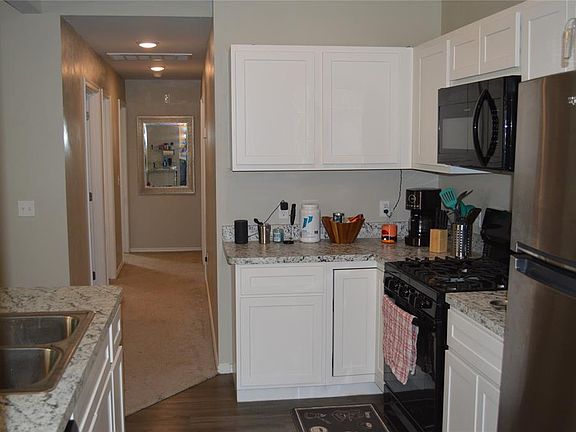4th image of 822 Highgarden Cir